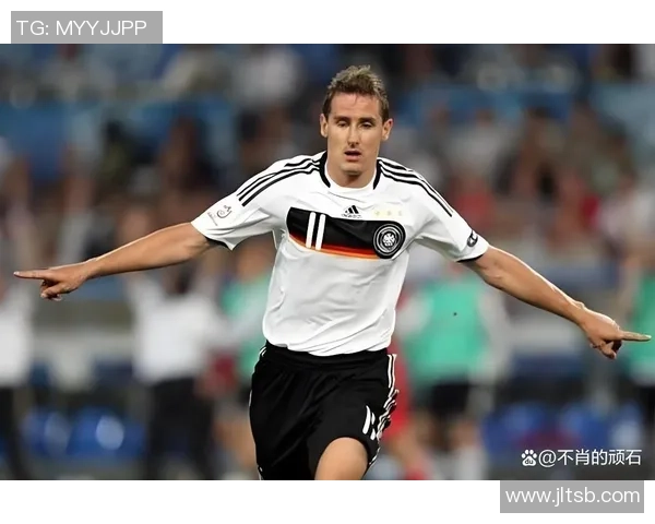 前德国足球明星的辉煌历程与对足球的深远影响分析