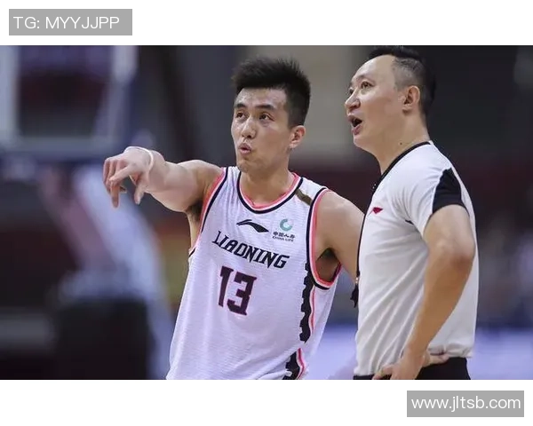 重庆篮球队与南京篮球队赛后复盘分析双方状态及表现对比