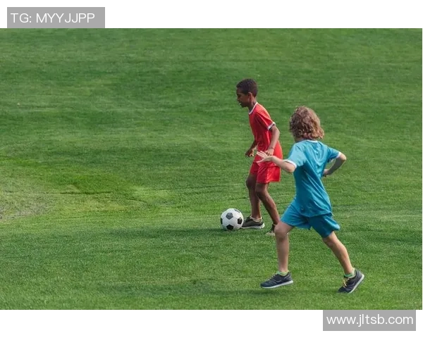 脖子踢足球的奇妙体验与技巧分享让你在球场上大放异彩