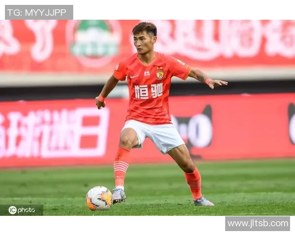 陈鸿宇足球之路：从青训小将到职业联赛的奋斗与成长